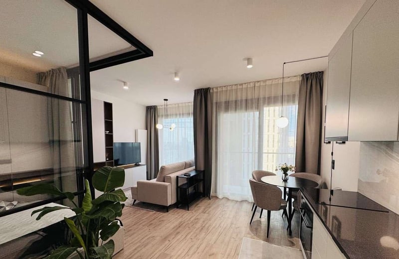 Аренда современной 2-комнатной квартиры, 36 м², комплекс Towarowa Towers, район Воля, Варшава, Польша